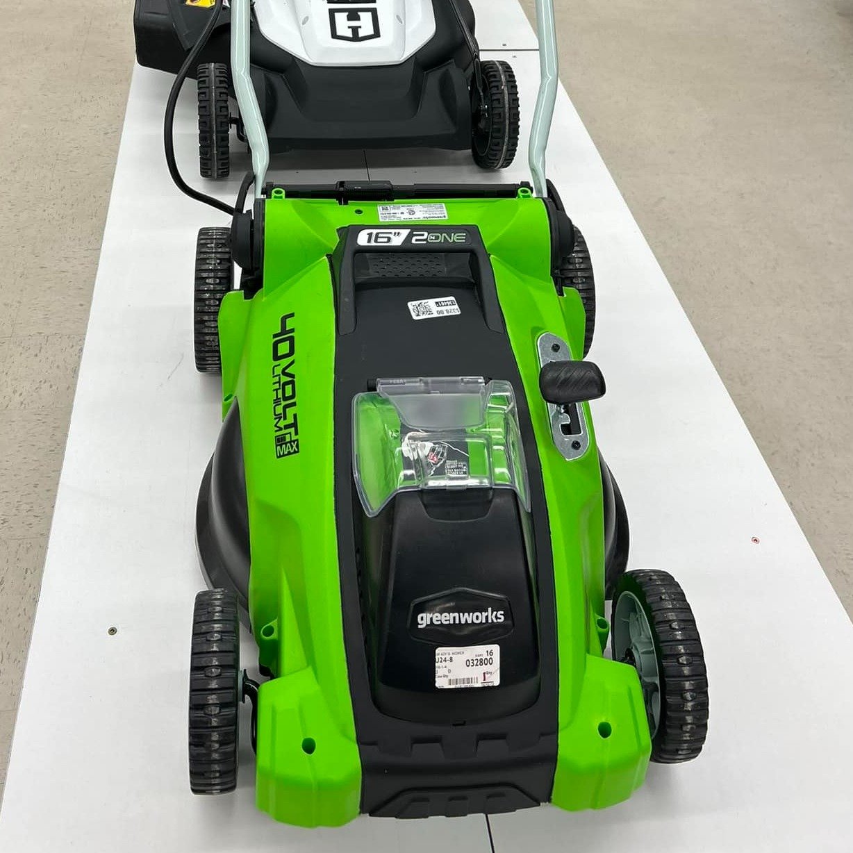 A welcoming photo of the store's exterior, inviting customers to enter and shop. The style should be cheerful and inviting. Technical specs: 4K resolution, natural lighting